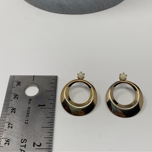 Vintage White Beaded Large Gold Tone Hoop Stud Earrings - Picture 4 of 6